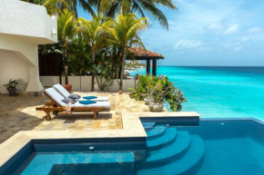 Nirvana Lodge with Private Pool and House Reef